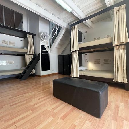 Hostal Lleras Calle 8 Меделин Екстериор снимка