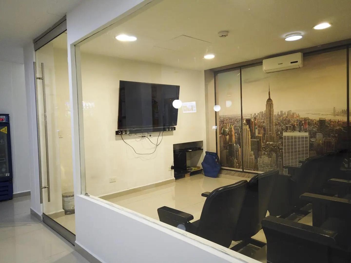 Hostal Lleras Calle 8 Меделин Екстериор снимка