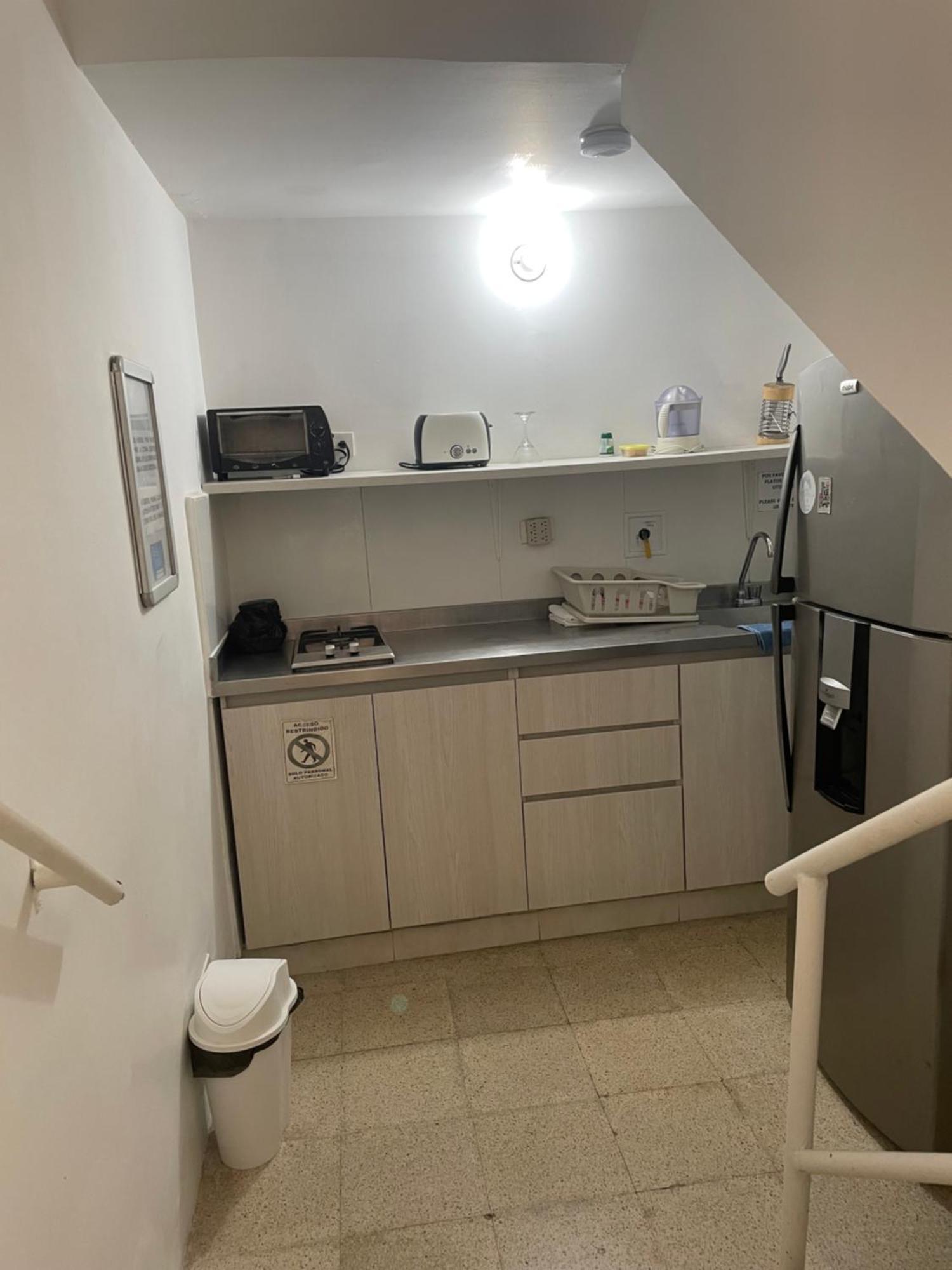 Hostal Lleras Calle 8 Меделин Екстериор снимка