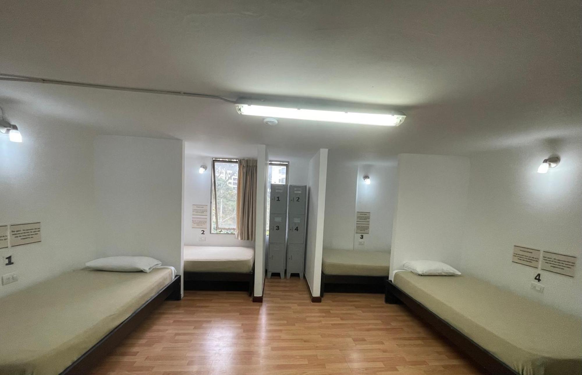 Hostal Lleras Calle 8 Меделин Екстериор снимка