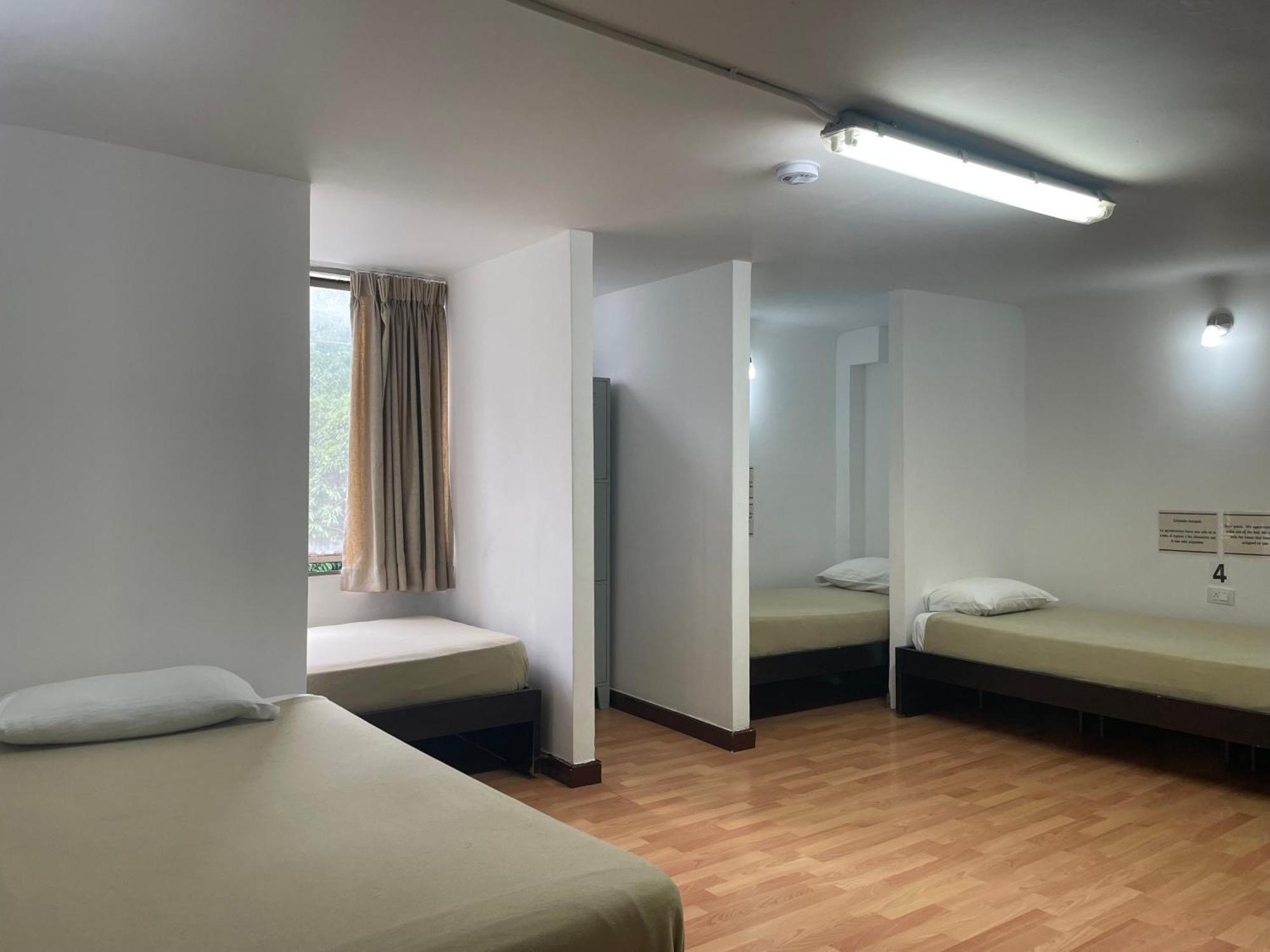 Hostal Lleras Calle 8 Меделин Екстериор снимка