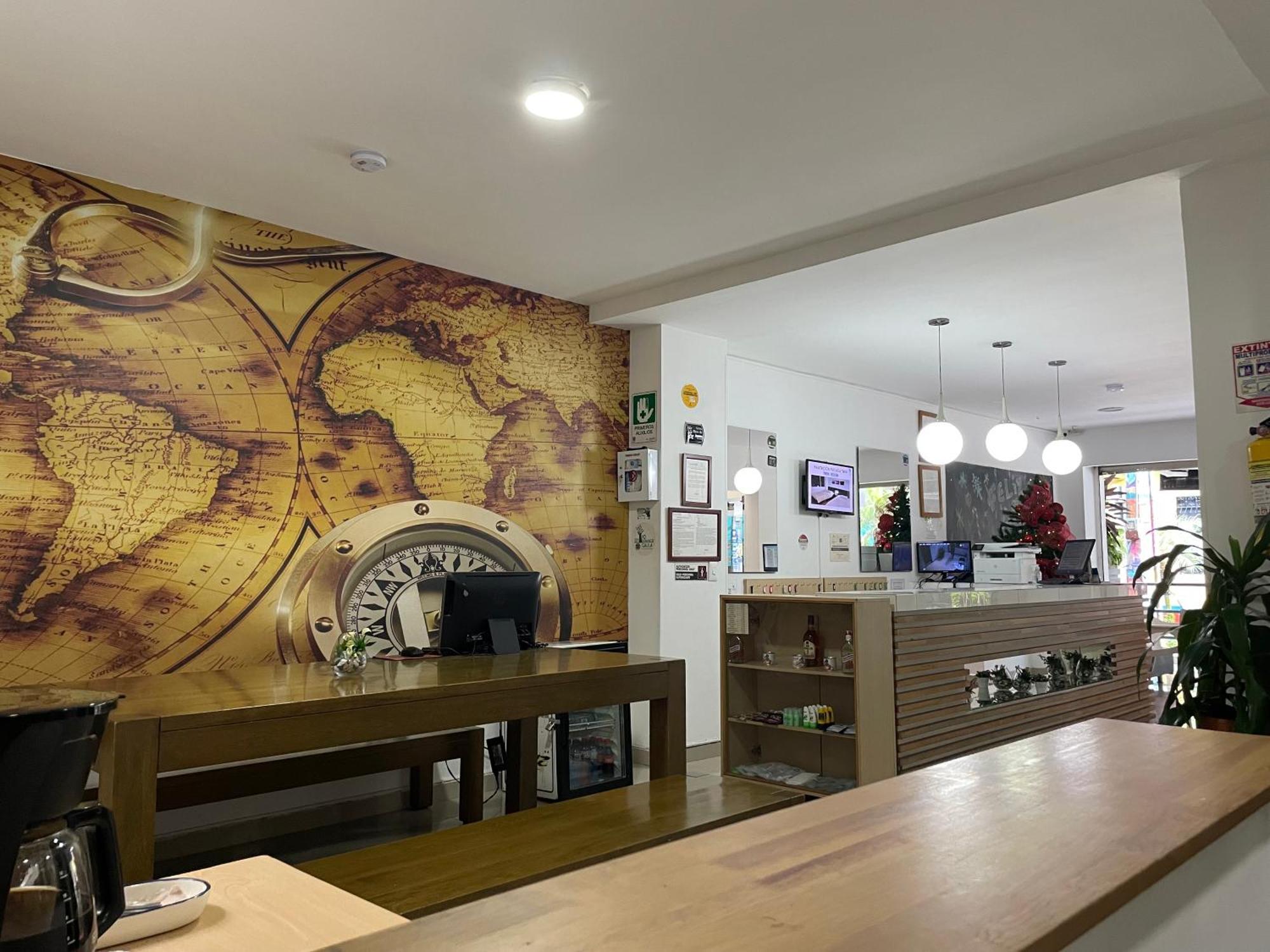 Hostal Lleras Calle 8 Меделин Екстериор снимка