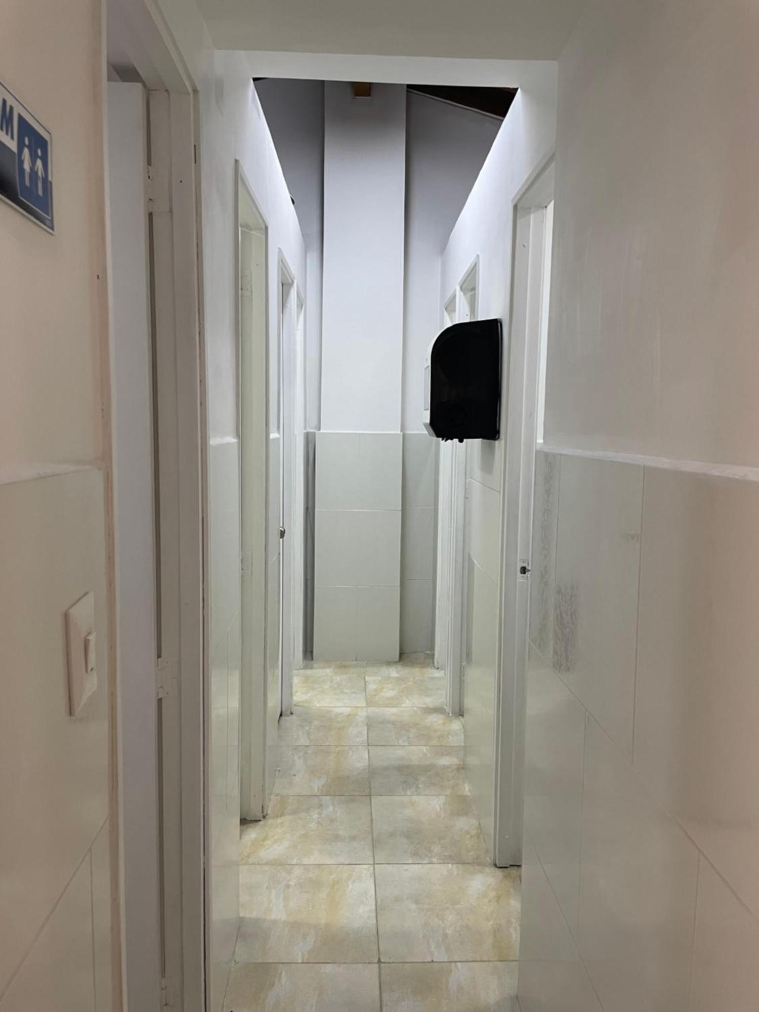 Hostal Lleras Calle 8 Меделин Екстериор снимка